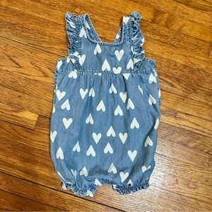 Carter’s hearts bubble suit romper Size 9 months